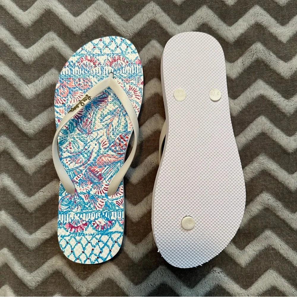 Lilly Pulitzer | Pinchers Picnic Flip Flops | Size 7/8 - Picture 2 of 3